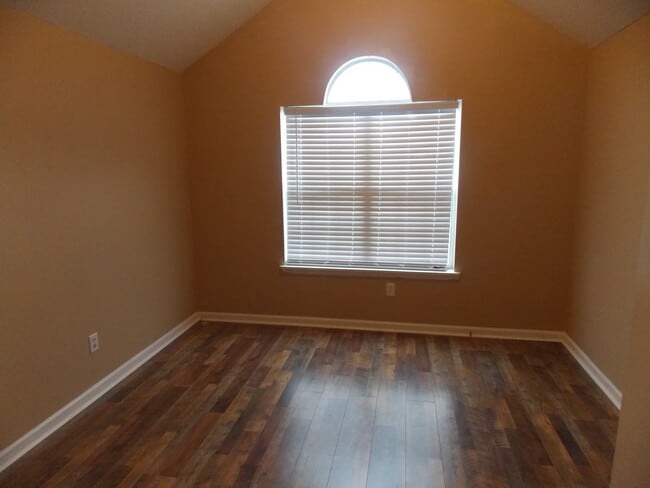 Building Photo - BEAUTIFUL HOME