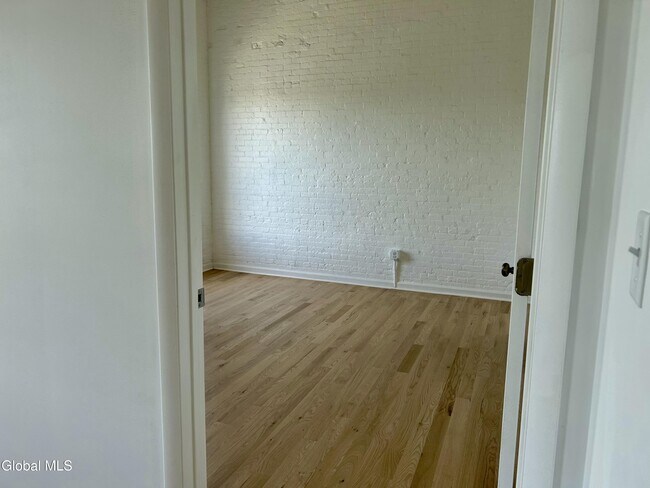Building Photo - 155 River St