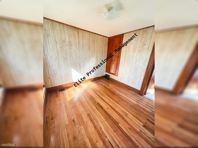 Building Photo - 2 br, 1 bath Triplex - 216 N Saginaw St Un...