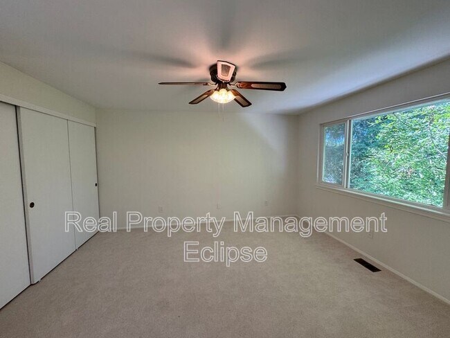 Building Photo - 7126 NE 165th Pl