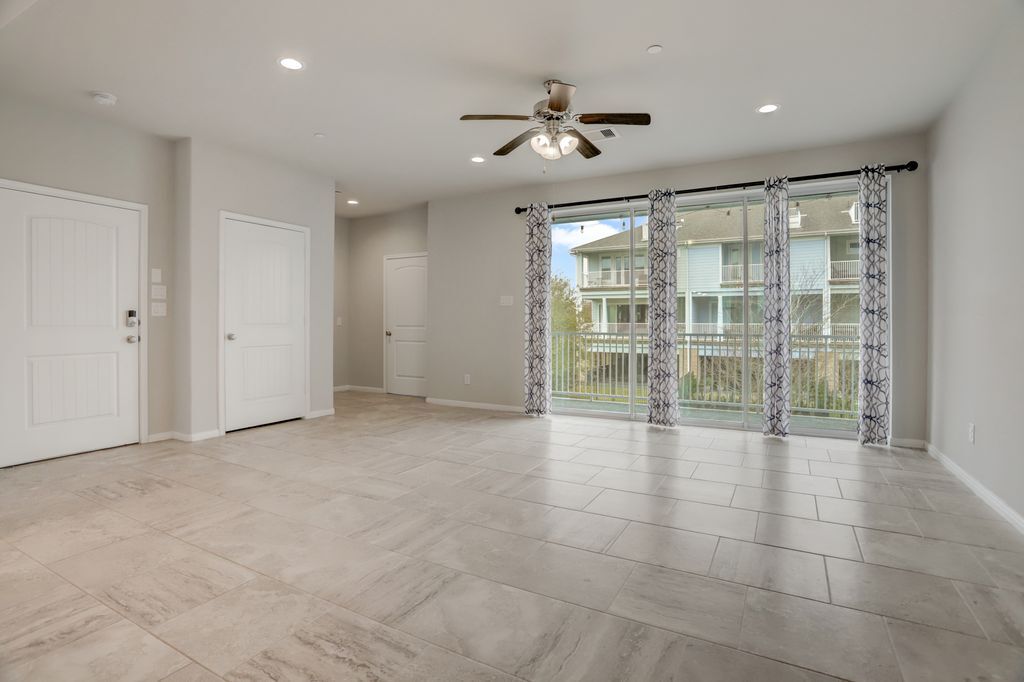 Building Photo - 2714 Veranda Fls