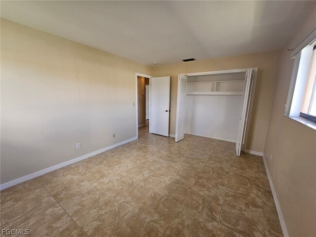 Building Photo - 1221 SE 46th Ln