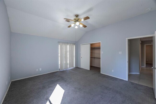 Building Photo - 9402 Calwood Cir