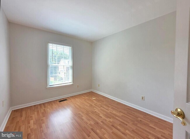 Building Photo - 937 Walnut Wood Rd