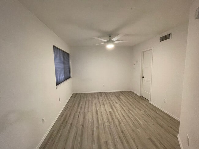 Building Photo - fireplace and all appliances close to ever...