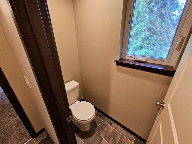 Building Photo - 713 Park Ln