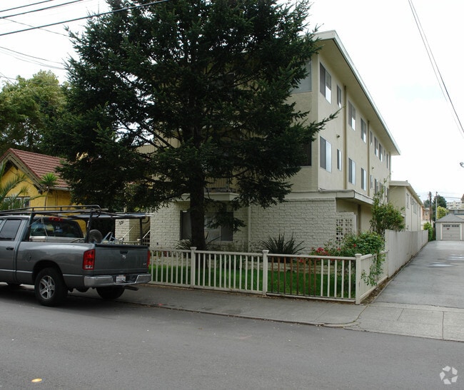 Building Photo - 221 N Ellsworth Ave