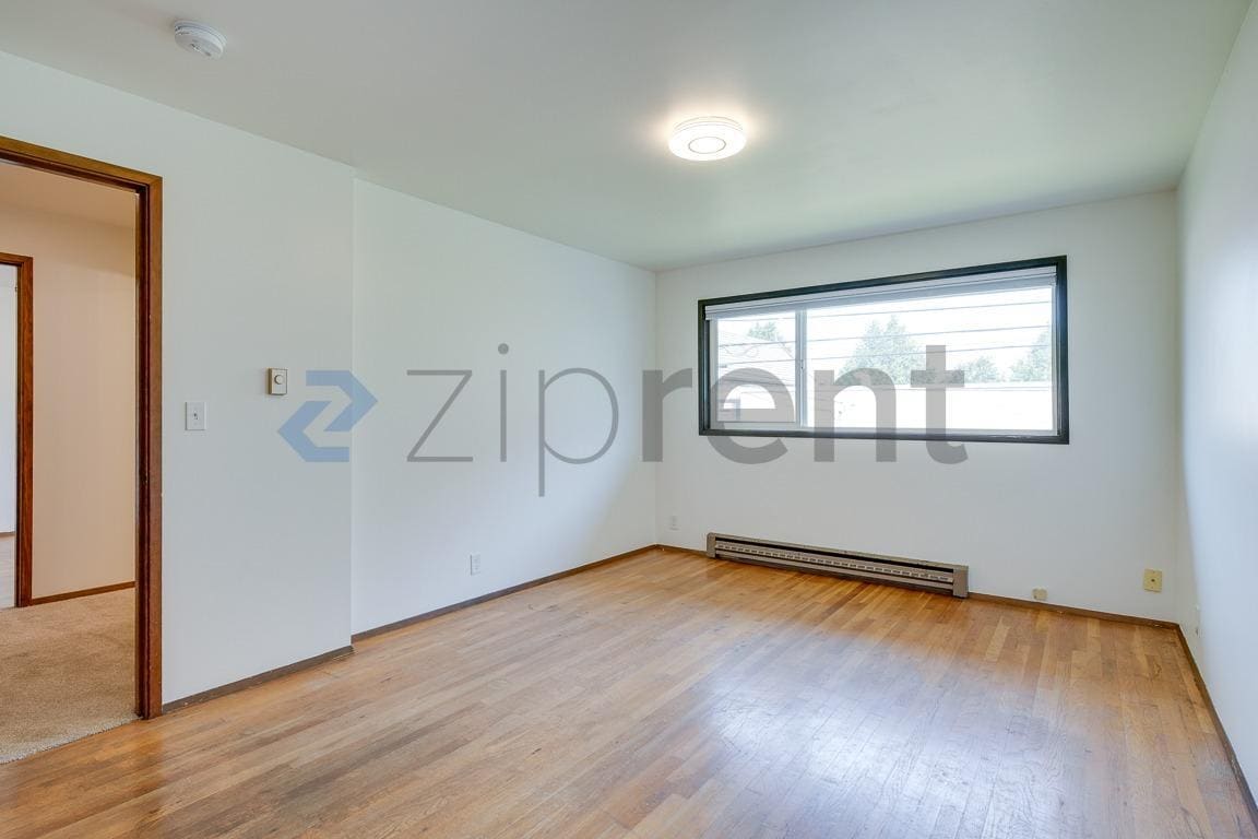 Building Photo - Unit