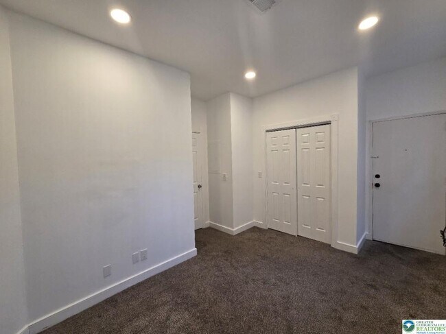 Building Photo - 130 N 2nd St