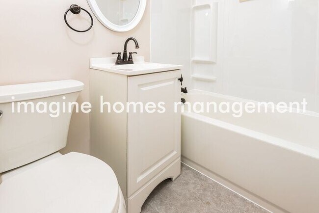 Building Photo - Charming 3 Bedroom for Rent in Brookline!