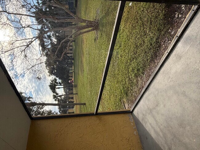 Building Photo - 410 Meadows Cir