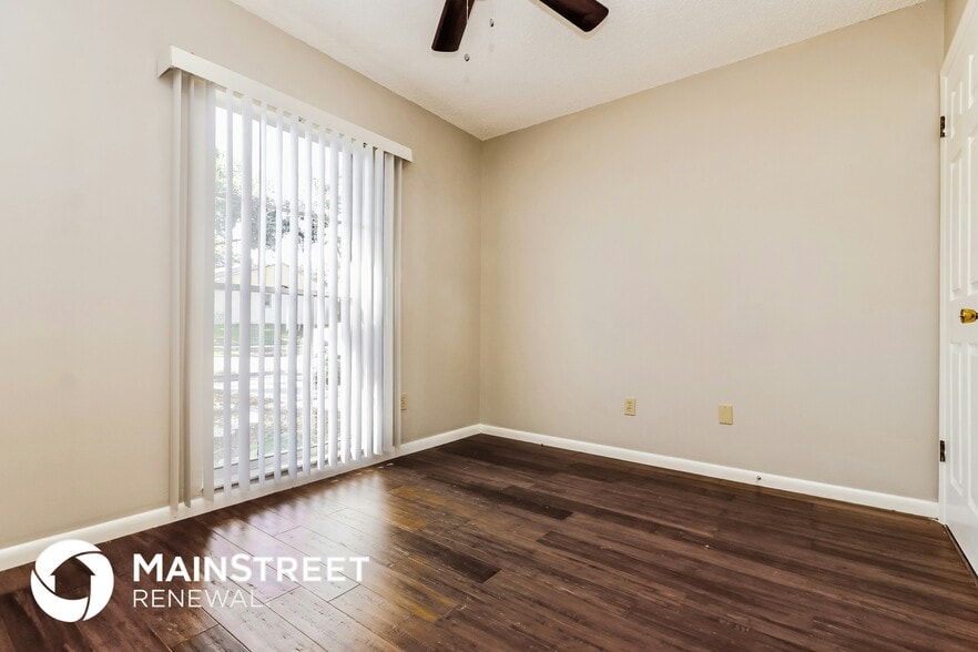 Building Photo - 207 Regal Park Dr