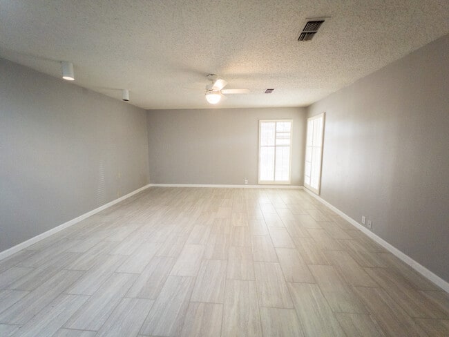 Building Photo - 2405 Stutz Pl