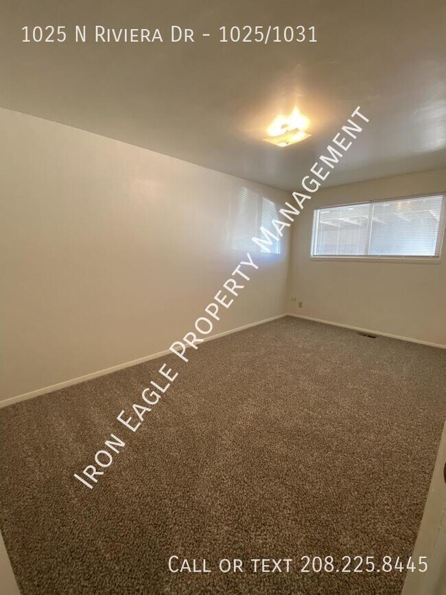 Building Photo - 1025 N Riviera Dr