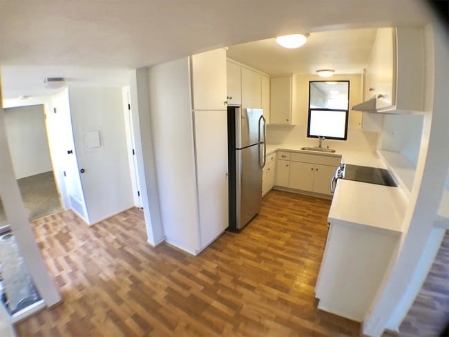 Building Photo - 328 Glenneyre St