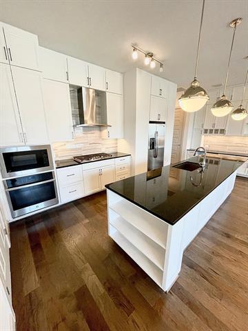 Building Photo - 2323 N Akard St