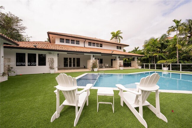 Building Photo - 7125 Los Pinos Blvd