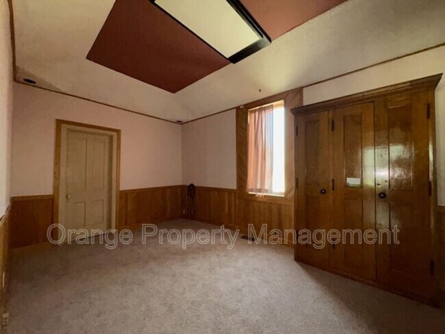 Building Photo - 136 S 7th St
