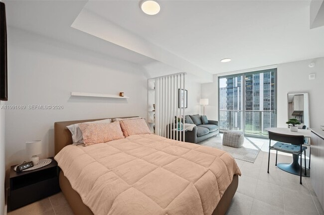 Building Photo - 121 NE 5th St