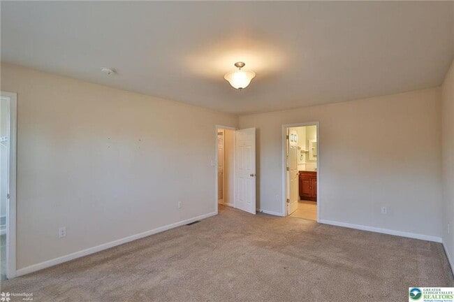 Building Photo - 2811 Kingsview Ave