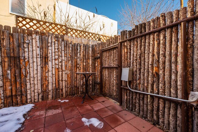Building Photo - 1433 Paseo De Peralta