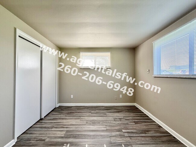 Building Photo - 4729 Northcrest Dr