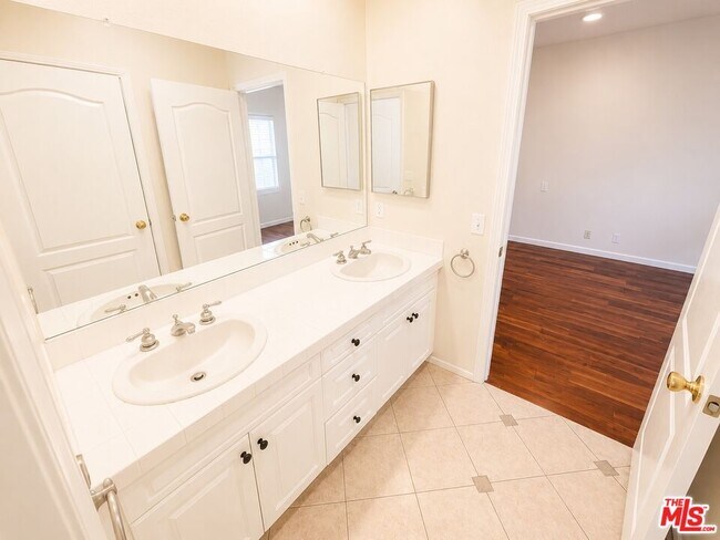 Building Photo - 7371 Westcliff Dr