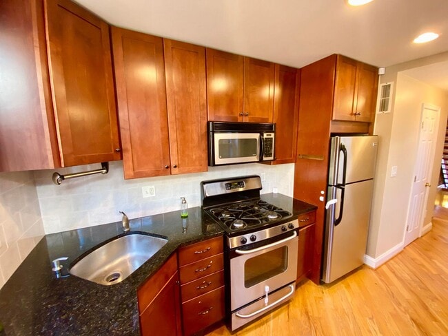 Building Photo - Charming 2 Bedroom/1.5 Bathroom Townhome with Patio in Upper Fells Point, MD!