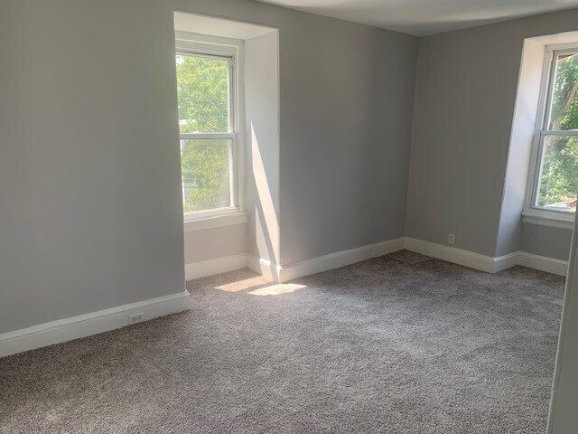 Building Photo - 75 Centre St