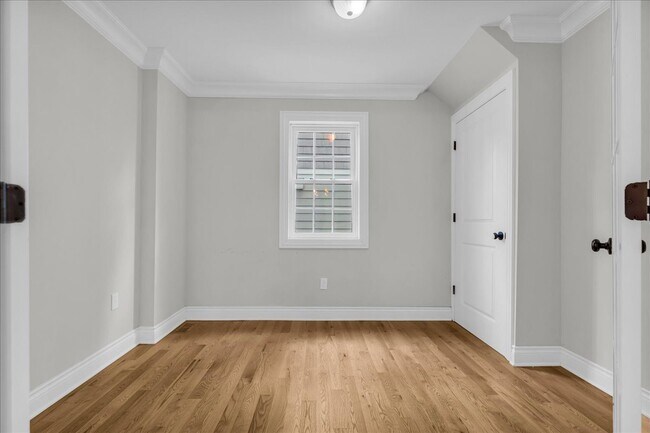 Building Photo - 203 Curry Ave