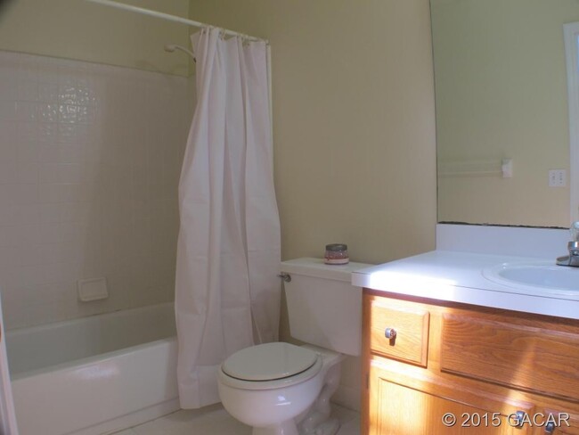 Building Photo - Spacious 2/2 Condo Avaiable now! Move in s...