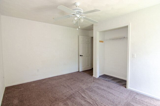 Building Photo - Precious Bungalow Home Rental in Norfolk!