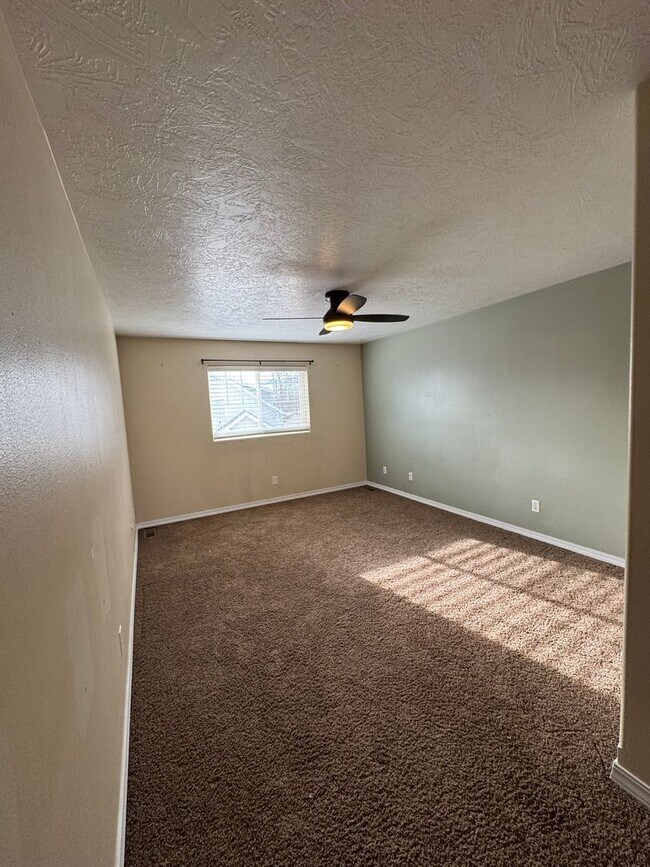 Building Photo - Cozy 4 bed 3 bath house