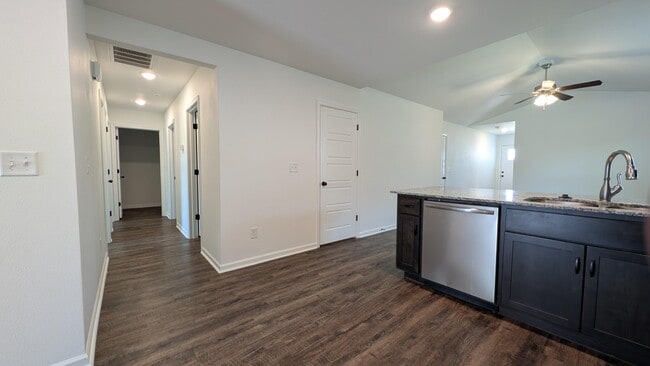 Building Photo - 720 Short Leaf Ln