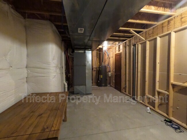 Building Photo - 1032 Hessen Dr