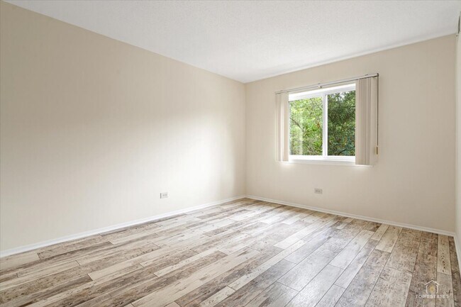 Building Photo - 909 Buccaneer Dr