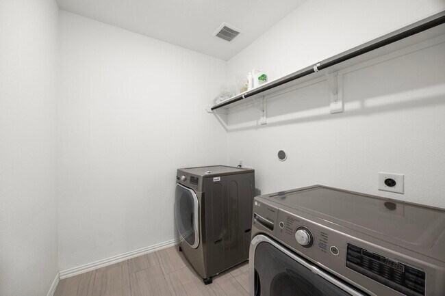 Building Photo - 31319 Horseshoe Meadow Bend Ln