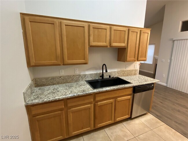 Building Photo - 8805 Jeffreys St