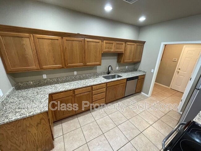 Building Photo - 400 N Willowood Dr