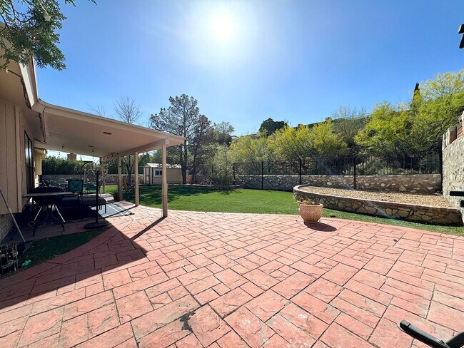 Building Photo - 6851 Amposta Dr