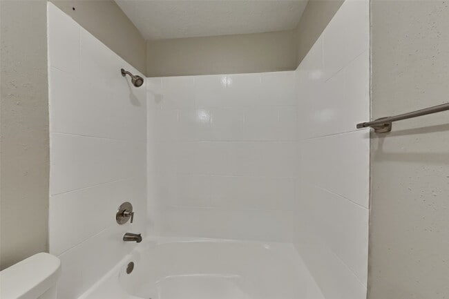 Building Photo - 13215 Noble Crest Dr