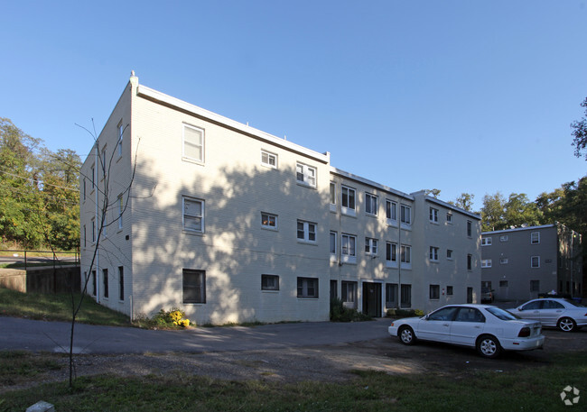 Primary Photo - 15th Place Apartments