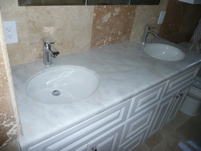 Building Photo - 525 24th Ave N