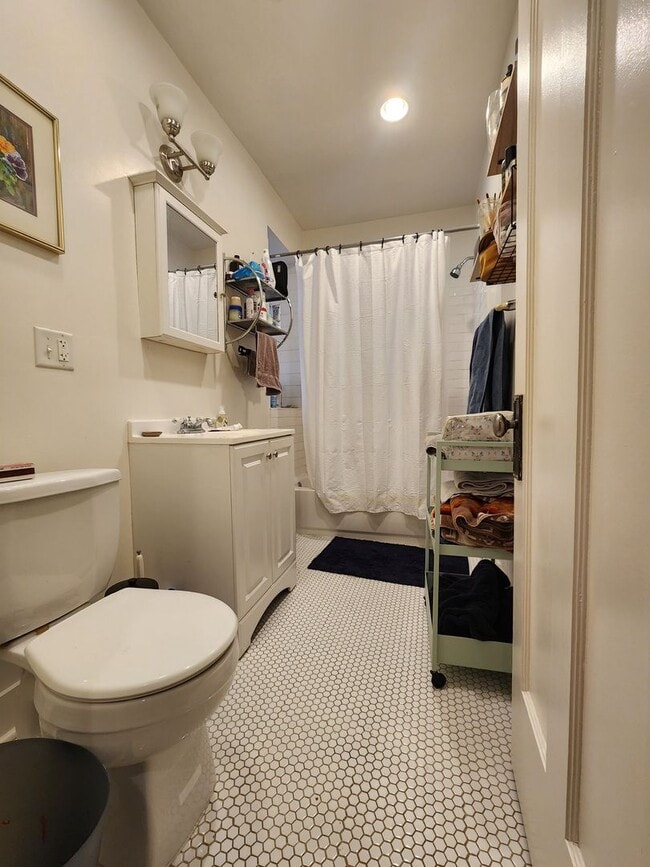 Building Photo - Spacious Updated 2 bed/1 bath in North Park