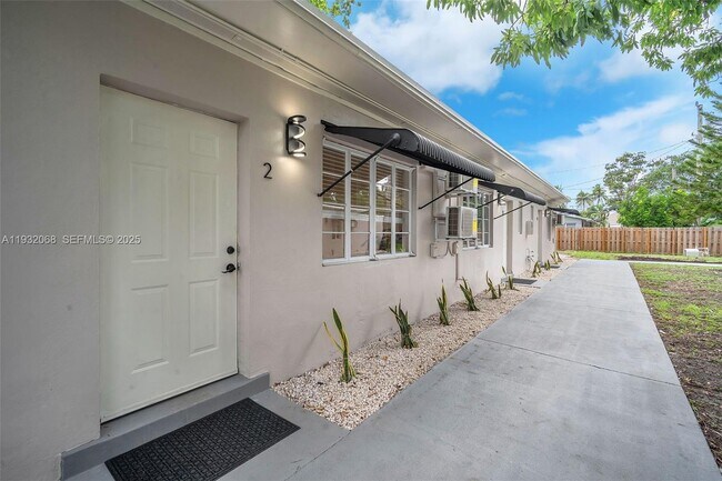 Building Photo - 401 SE 14th Ct