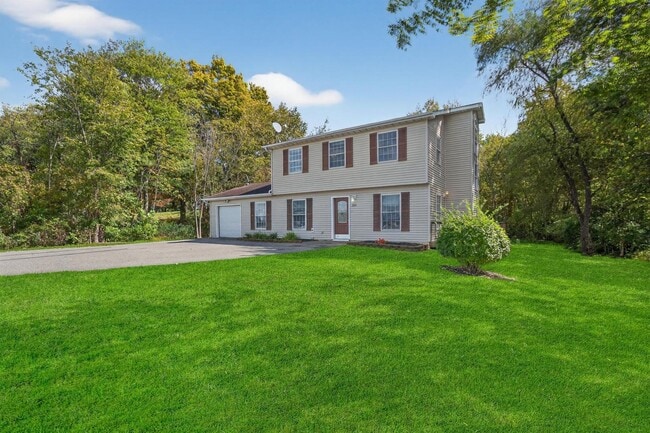 Building Photo - 531 NY-211