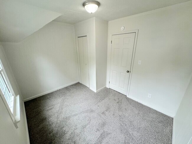 Building Photo - COME MEET YOUR NEW HOME! 2 BEDROOM APARTMENT IN PORTSMOUTH FOR RENT