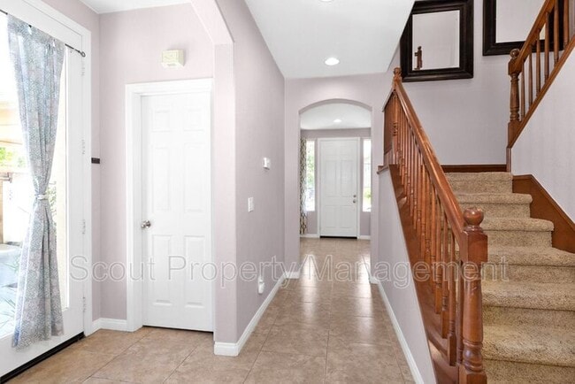 Building Photo - 40281 Salem Way