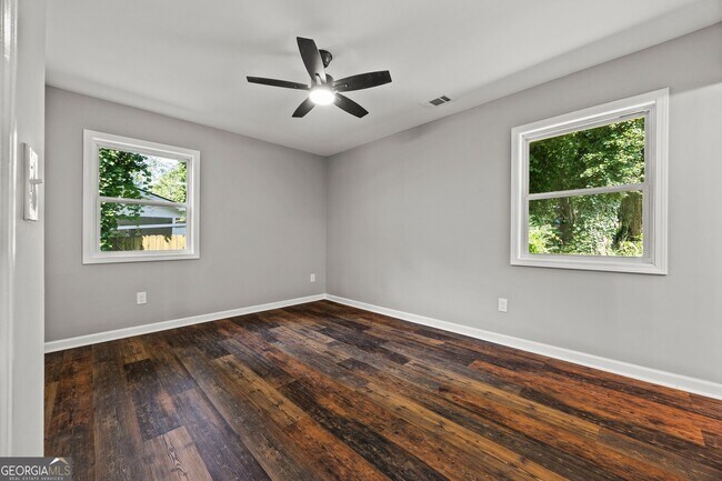 Building Photo - 53 Lucia Dr SE
