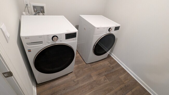 Building Photo - 437 Coconut Dr